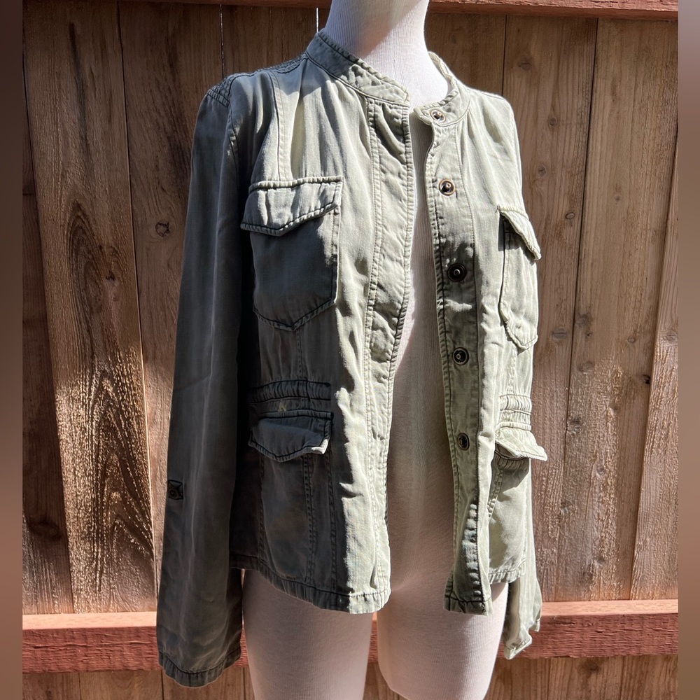Gorgeous light army green jacket, size M.